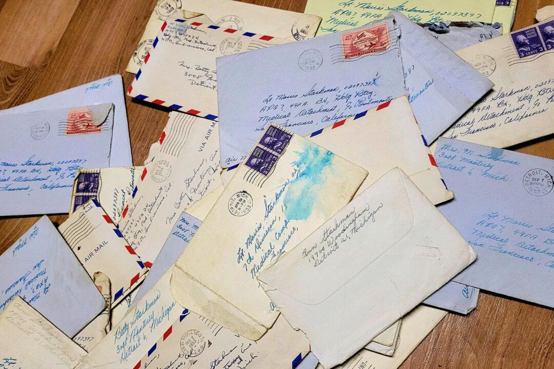 38 Wartime Love Letters Found in Box Bought at Auction Returned to Late Veteran’s Family