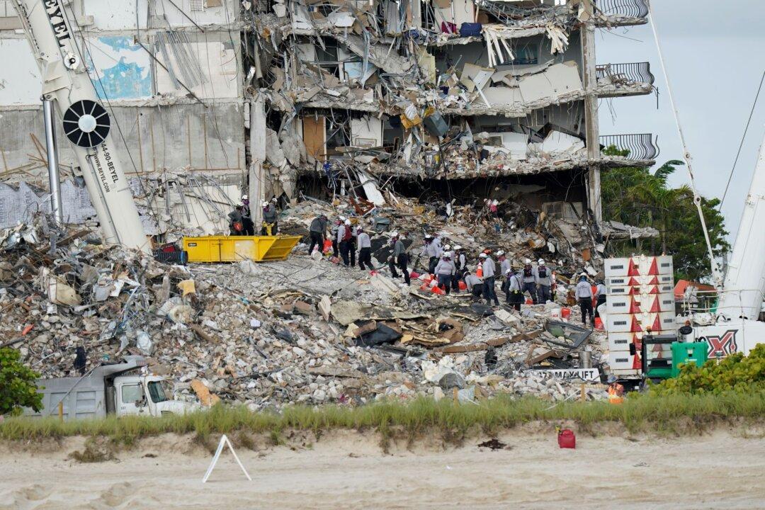 ‘Excruciating’: Florida Collapse Search Stretches to Day 6