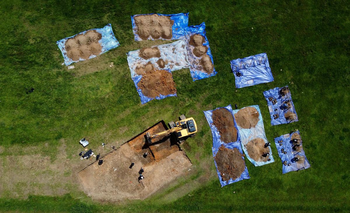 Site of 1944 Bomber Crash in UK Being Dug Up in Effort to Bring US Air Crew Home