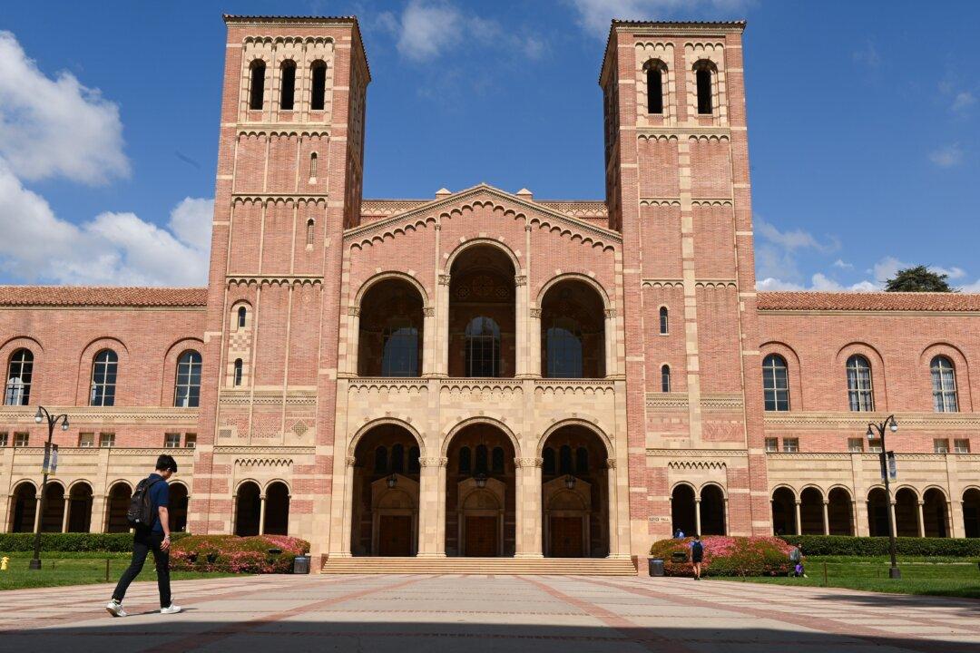 UC Fall 2024 Applications Rise, Boosted by Transfer Students