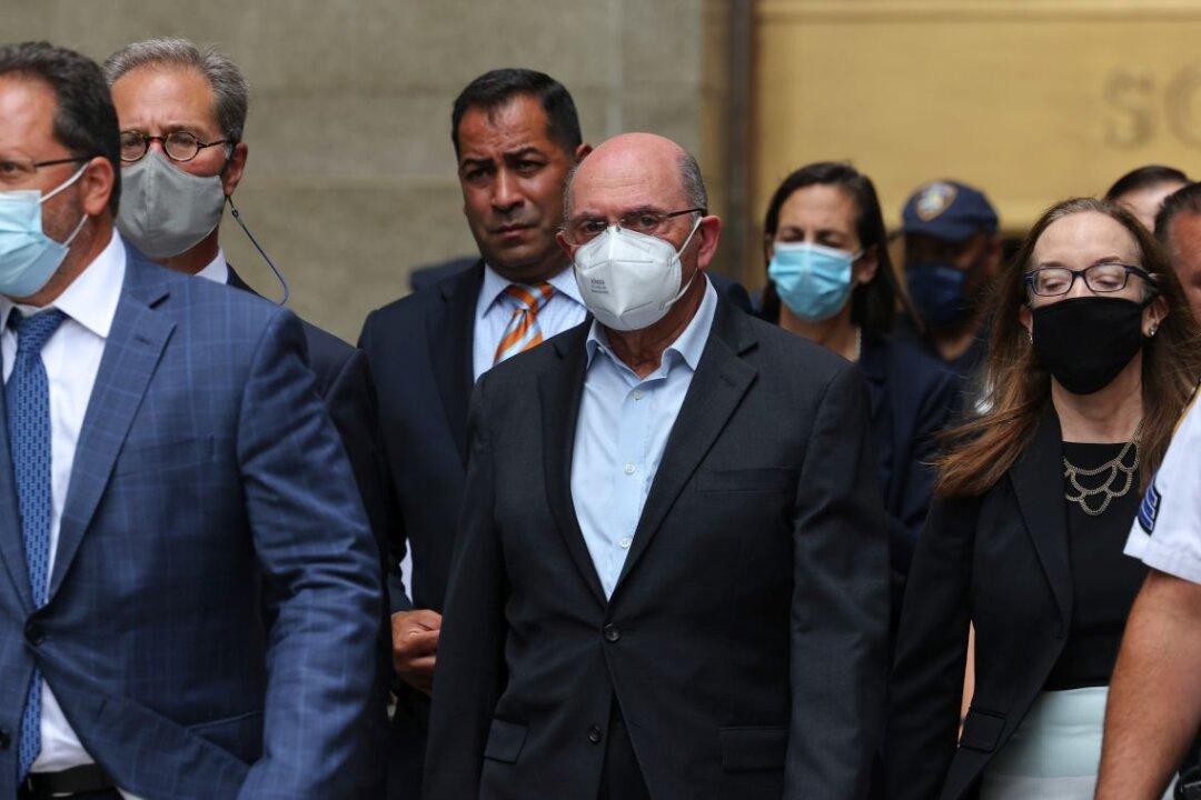 Dershowitz Predicts Charges Against Trump Organization’s CFO Will Be Tossed