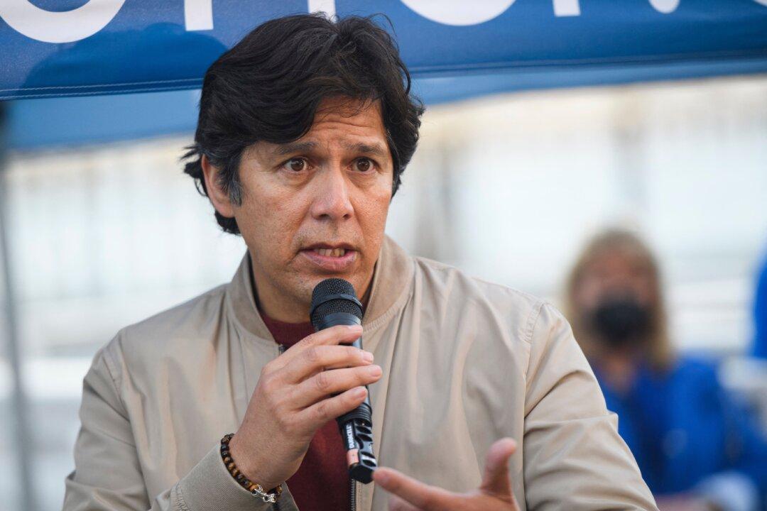 Embattled LA City Councilman Kevin de Leon Does Not Plan to Resign
