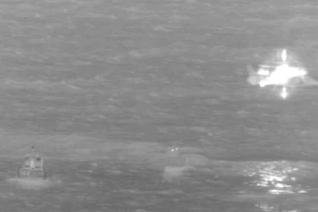 NTSB Recovers Boeing Airplane Debris Off Hawaii in Probe of Emergency Landing