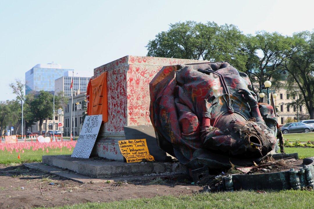 Bison Statue to Take Place of Toppled Queen Victoria at Manitoba Legislature: Premier