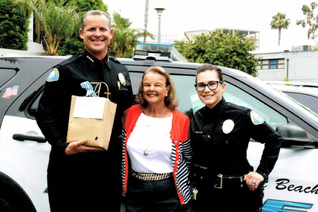 Police Appreciation Becomes Independence Day Tradition