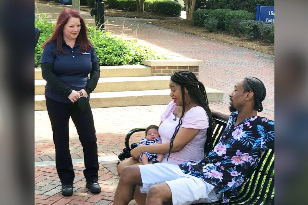 911 Operator Meets North Carolina Mom and Newborn She Helped Deliver Over the Phone