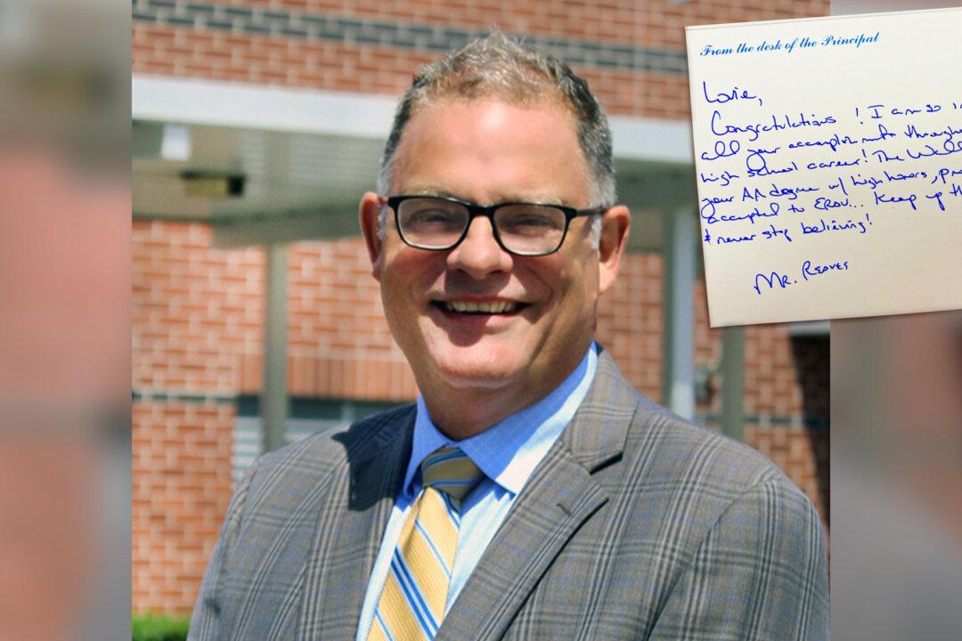 Principal Writes Personalized Notes to All 459 of His Graduating Seniors as a Labor of Love