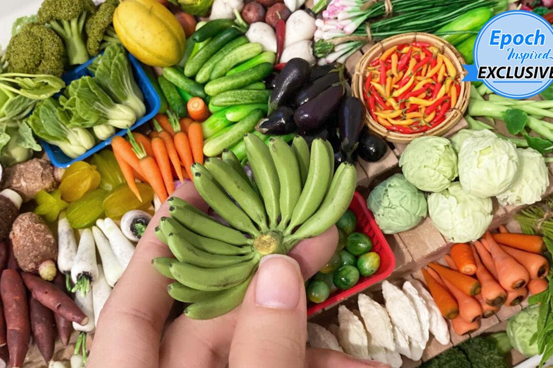 Woman Creates Miniature Clay Vegetable Market Where Everything Looks Too Real to be Fake