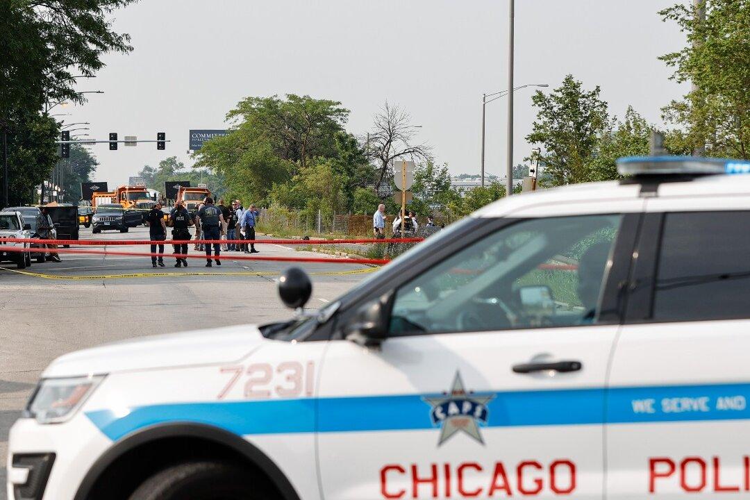 Police: 3 Undercover Officers Shot, Wounded in Chicago