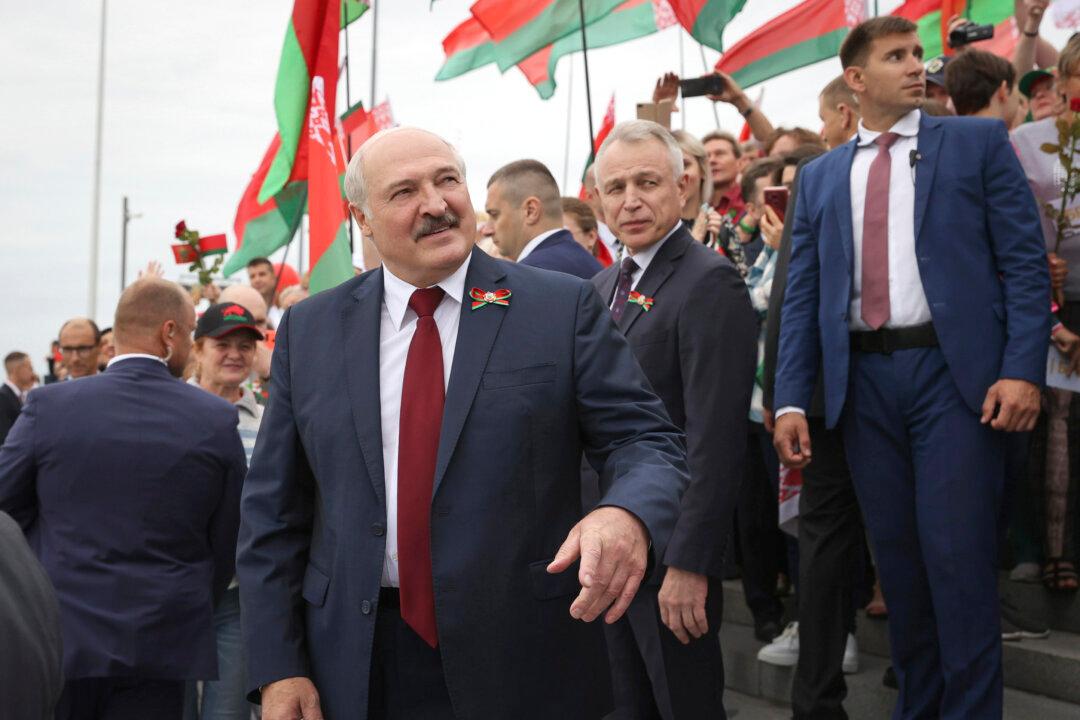 Belarus Government Blocks Media Outlet, Detains Reporters