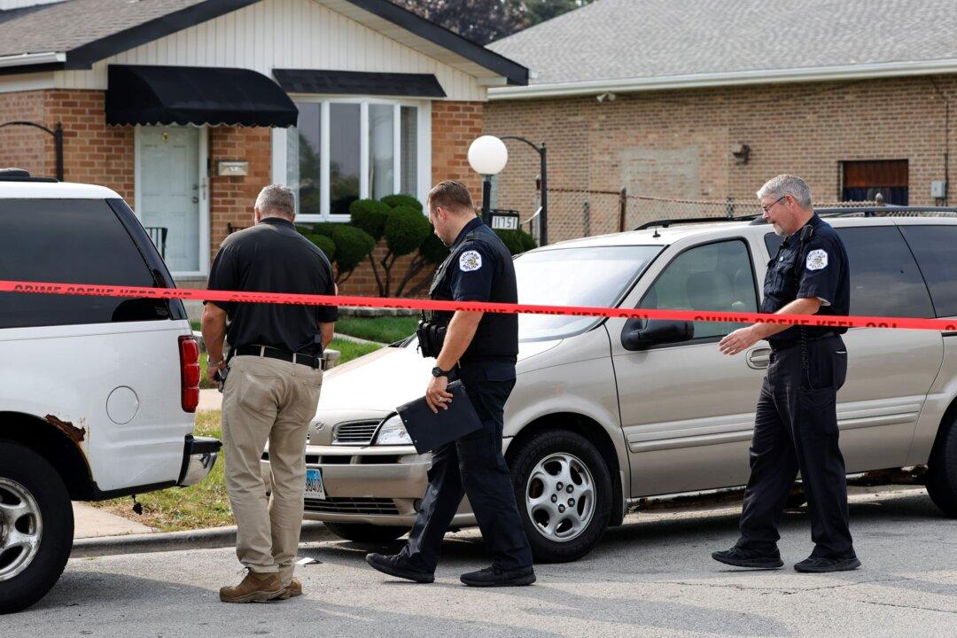 Chicago Man Charged in Shooting of 2 Federal Agents and an Officer