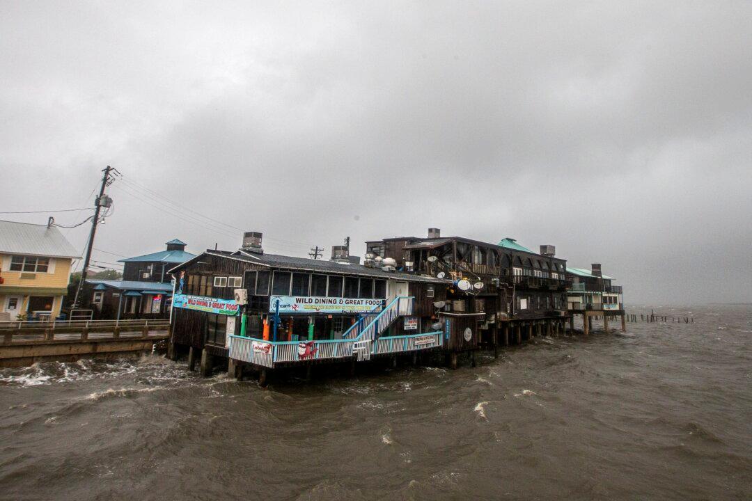 Tropical Storm Pounds East Coast After Killing 1 in Florida