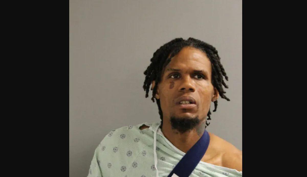 Chicago Concealed Carry Holder Shoots Gunman Who Killed 1, Injured 2: Police