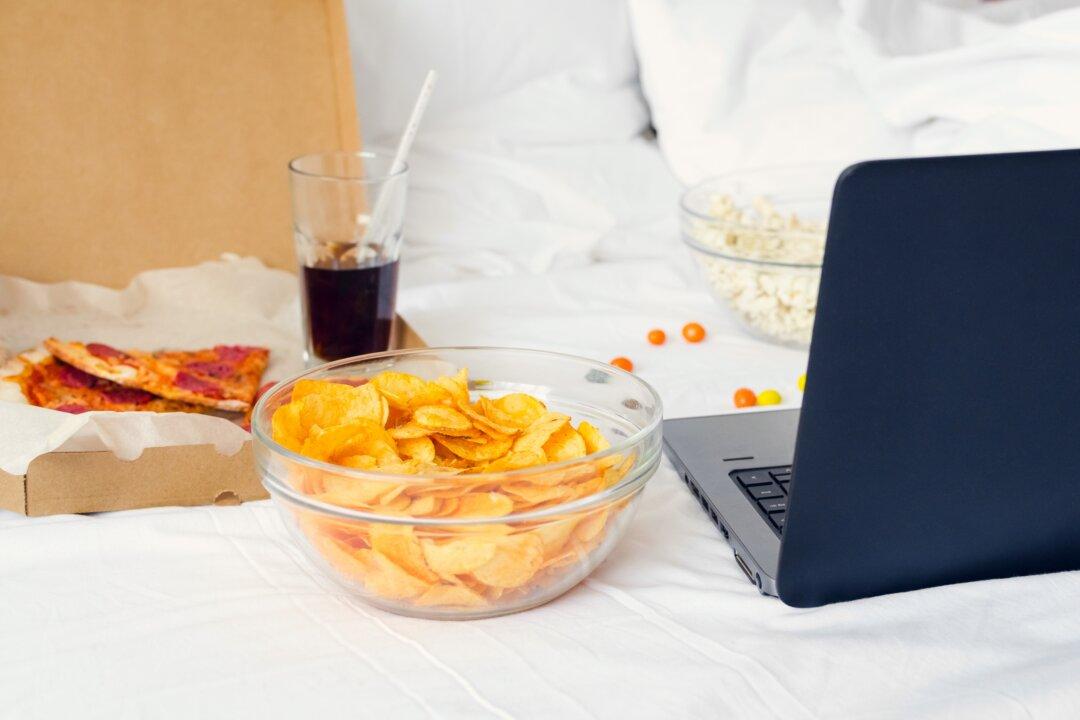 How to Manage Emotional Eating During the Pandemic