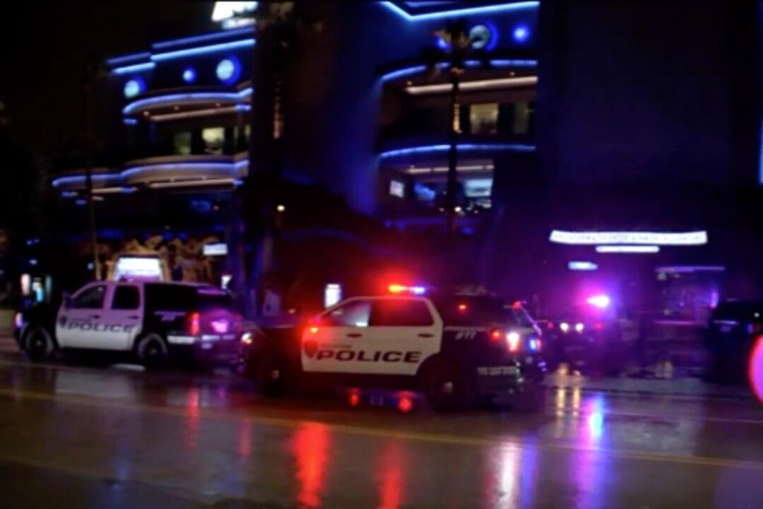 2 Men Dead, Woman Wounded in Suspected Texas Murder-Suicide