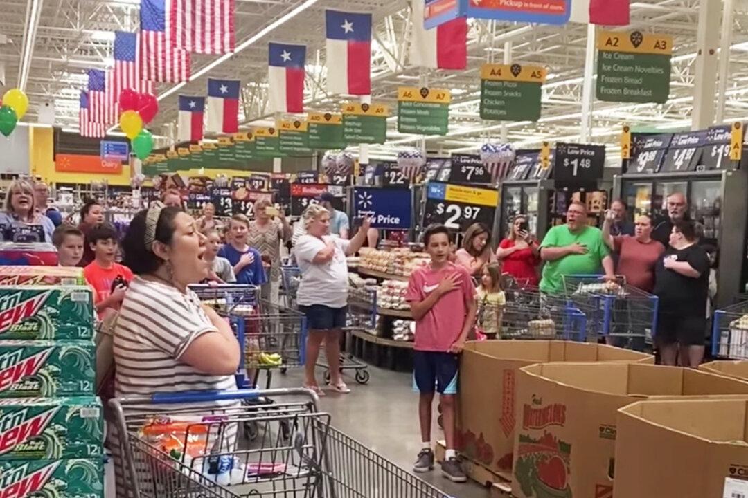 Patriotic Moment: Customers Stopping to Sing ‘Star-Spangled Banner’ at Walmart Caught on Video