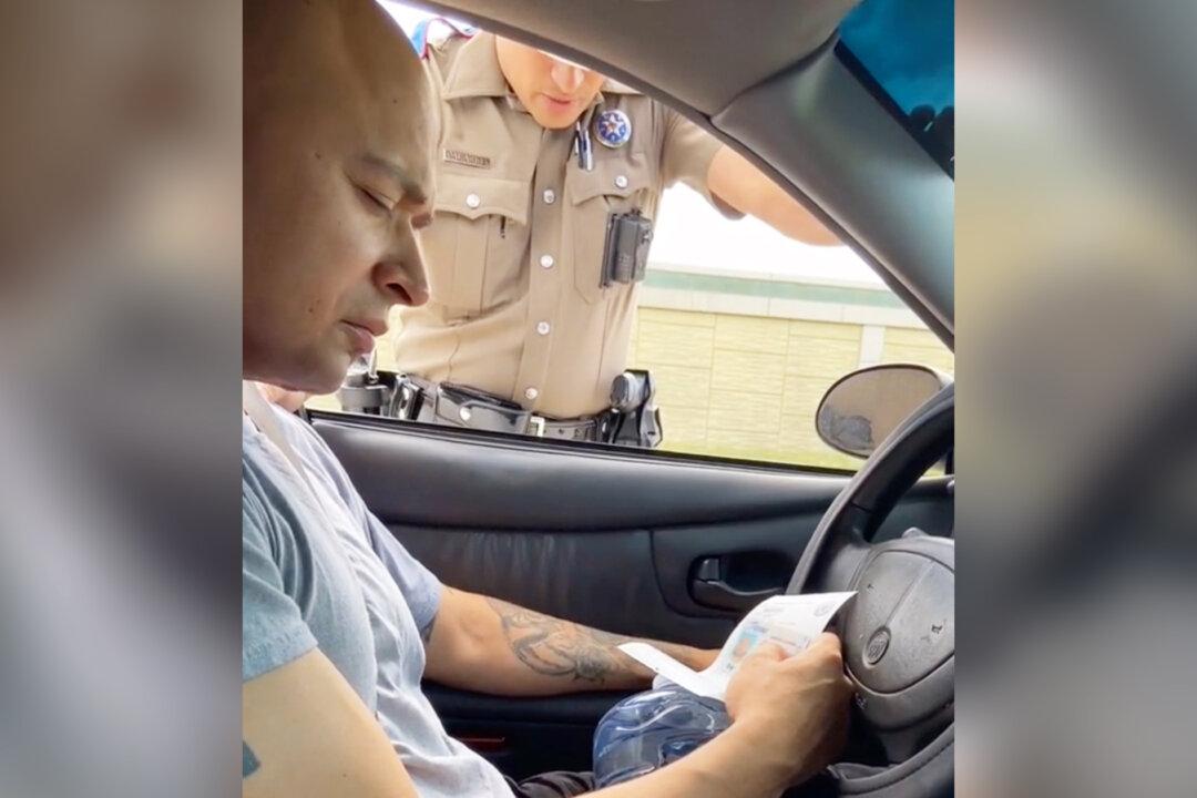 Officer Issues Warning, Then Prays for Driver Upon Finding Out That He’s Battling Cancer