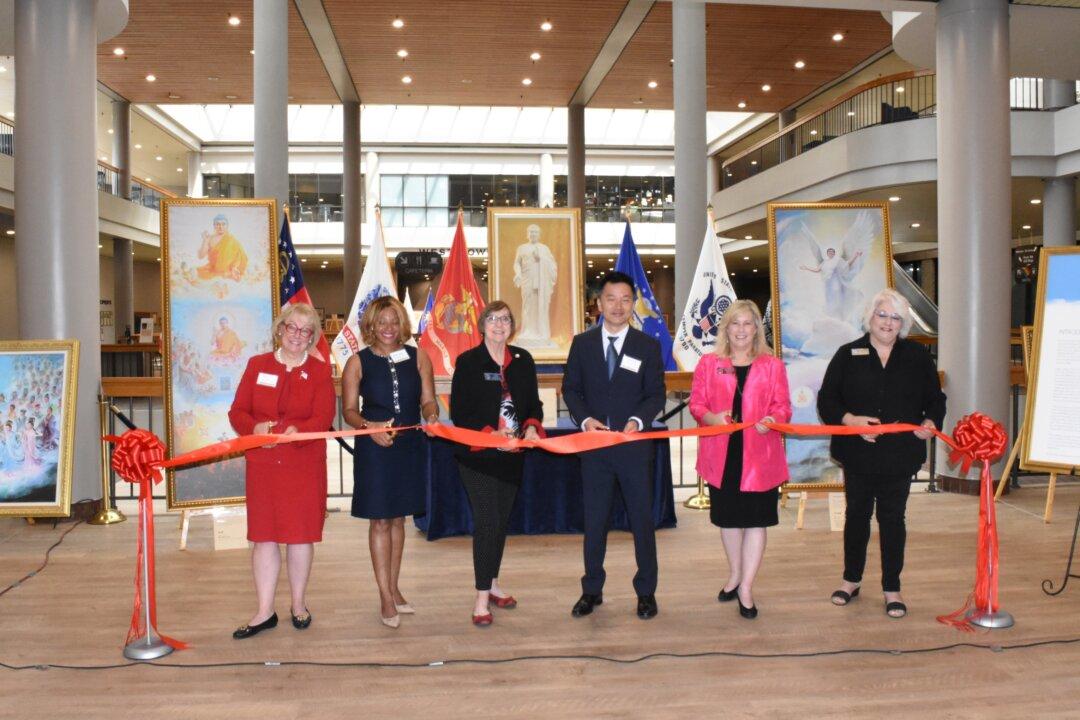 Art Exhibit Showing Persecution of Spiritual Group in China Moves Viewers in Atlanta