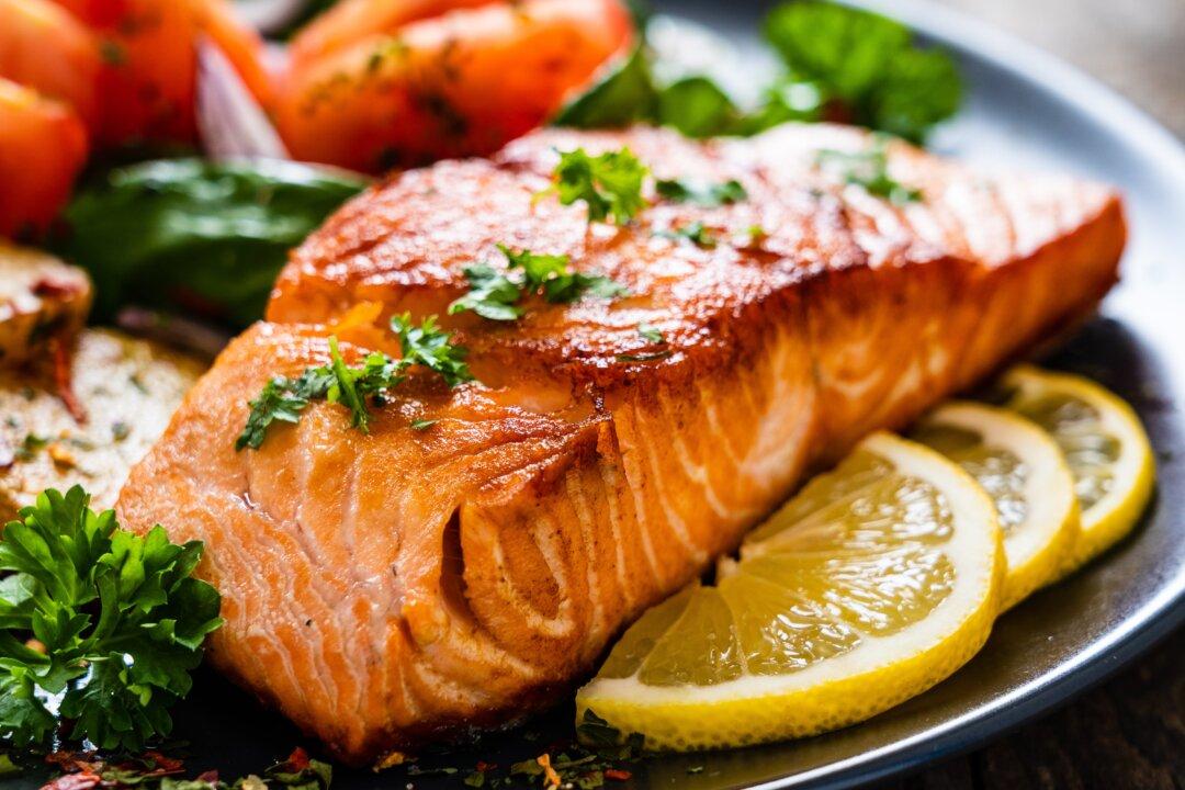 Diets Higher in Fish Fats, Lower in Vegetable Oils May Help Frequent Migraine Sufferers