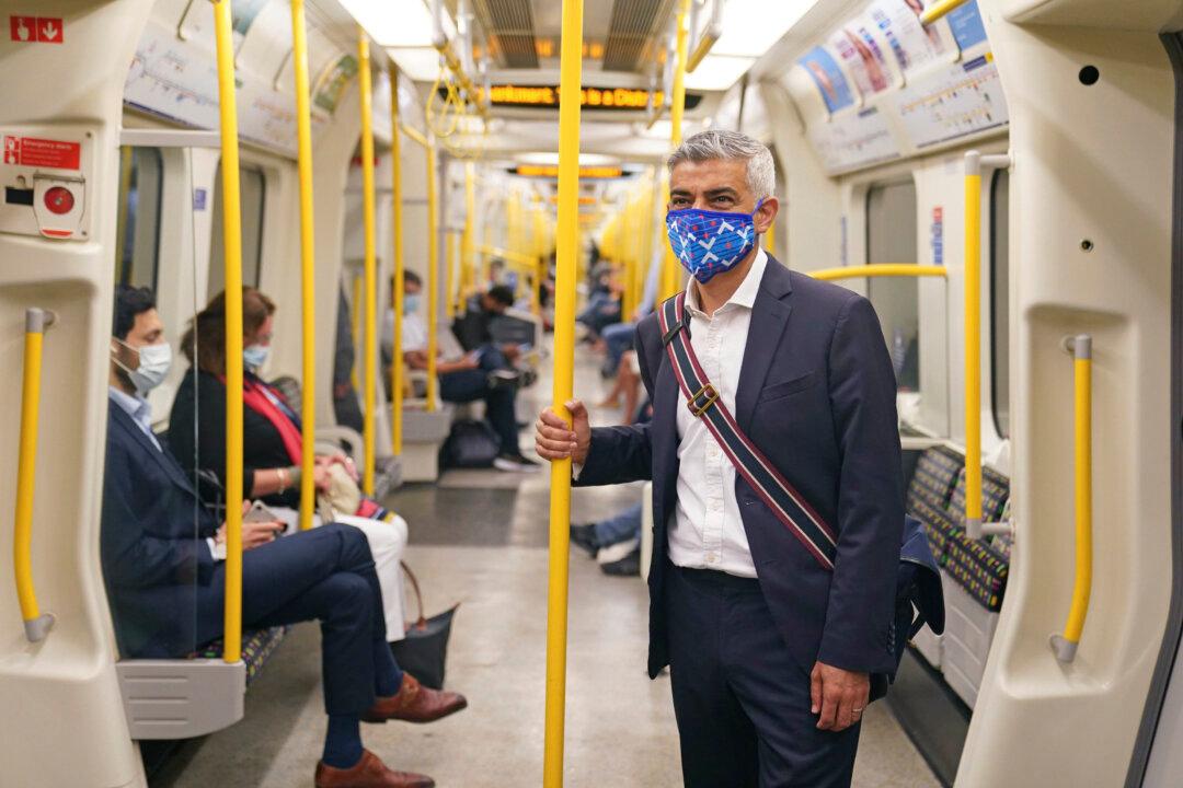 No Change Here: London to Retain Masks on Public Transport