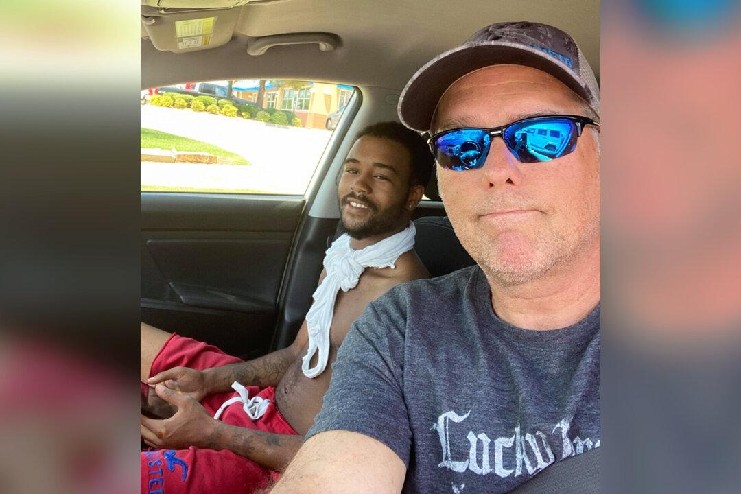 Oklahoma Man Walks 17 Miles a Day for Work; Stranger Offers a Ride and Turns His Life Around