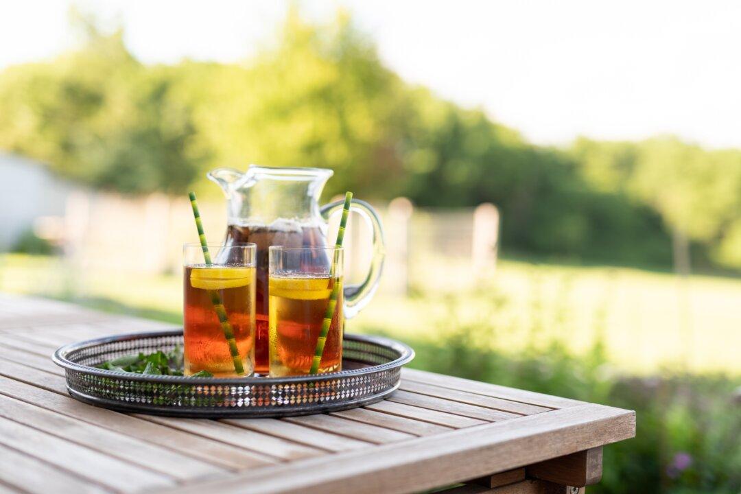 Sun or Stovetop? Iced Tea, 2 Ways