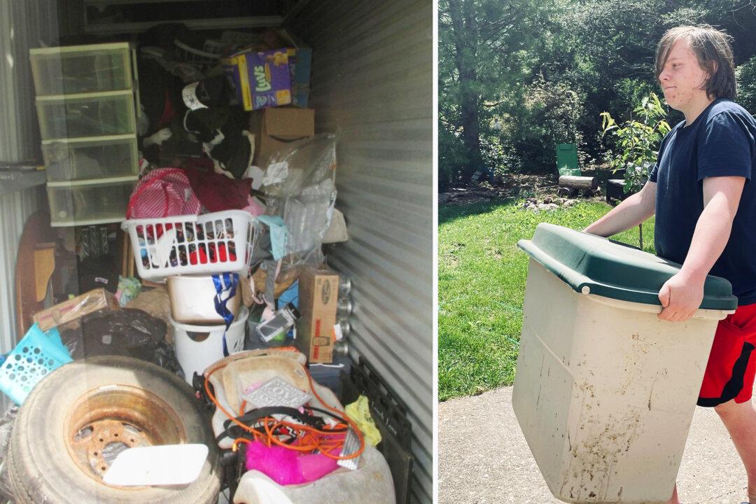 Teen Hobbyist Buys Storage Containers for Trinkets, Opts to Return Contents to Heartbroken Owner