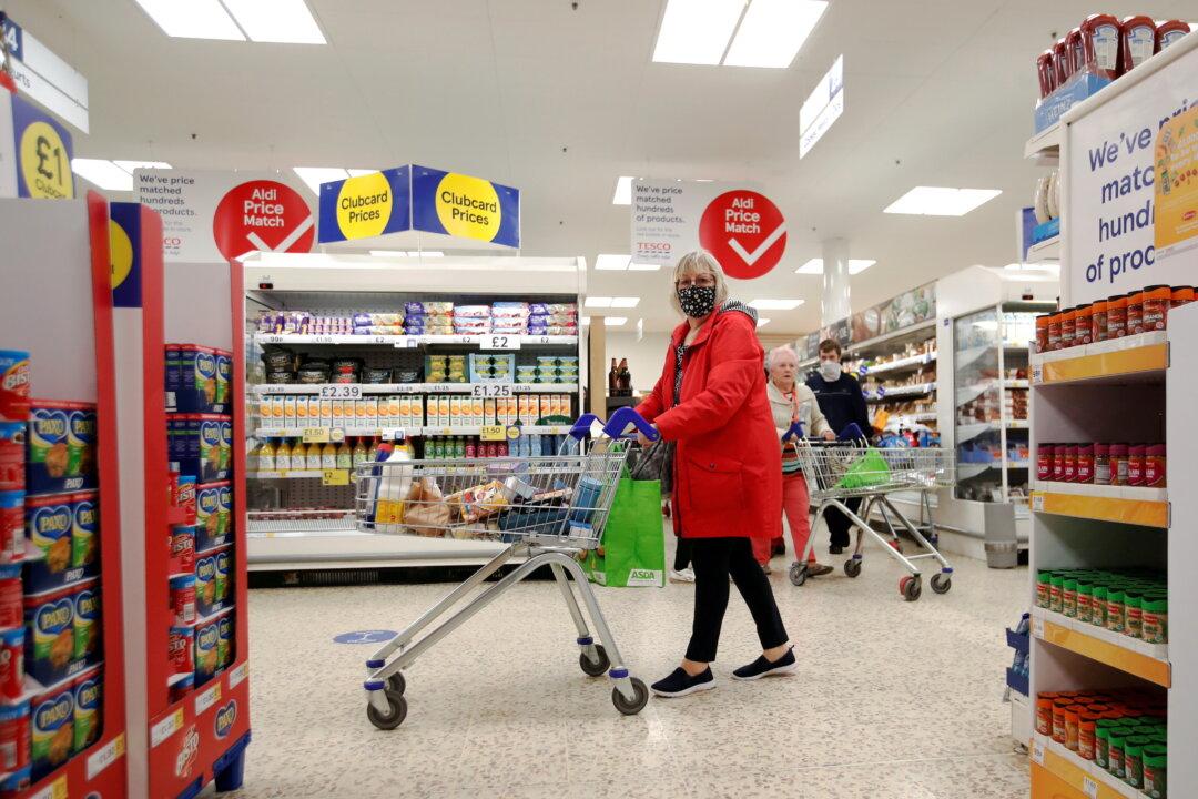 UK Supermarkets Ask Shoppers To Keep Wearing Masks