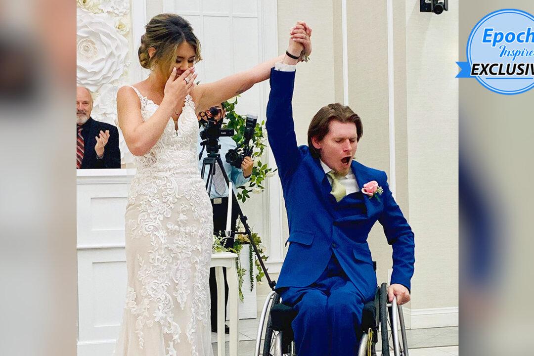 Video: Paralyzed Groom Surprises Bride by Standing and Embracing Her for First Dance