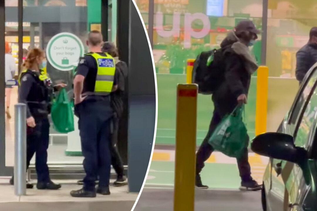 2 Police Officers Confront Homeless Man at Woolworths—but Come Back Out With Surprise for Him