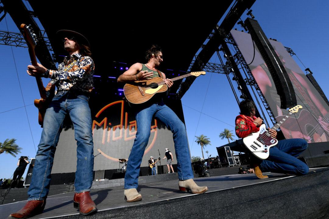 As Politics Dominate Mainstream Culture, Country Music Fans Turn to Branson, Missouri for Traditional Songs