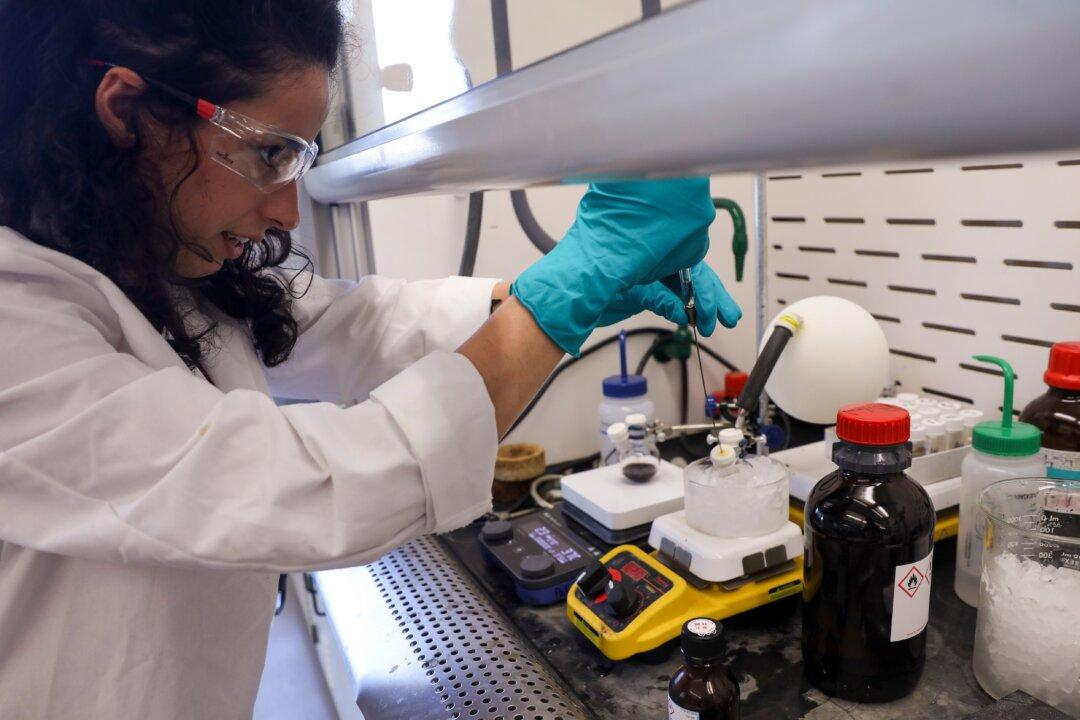 In Rare Bipartisan Push, Lawmakers Look to Speed Up Approval of Crucial Drugs