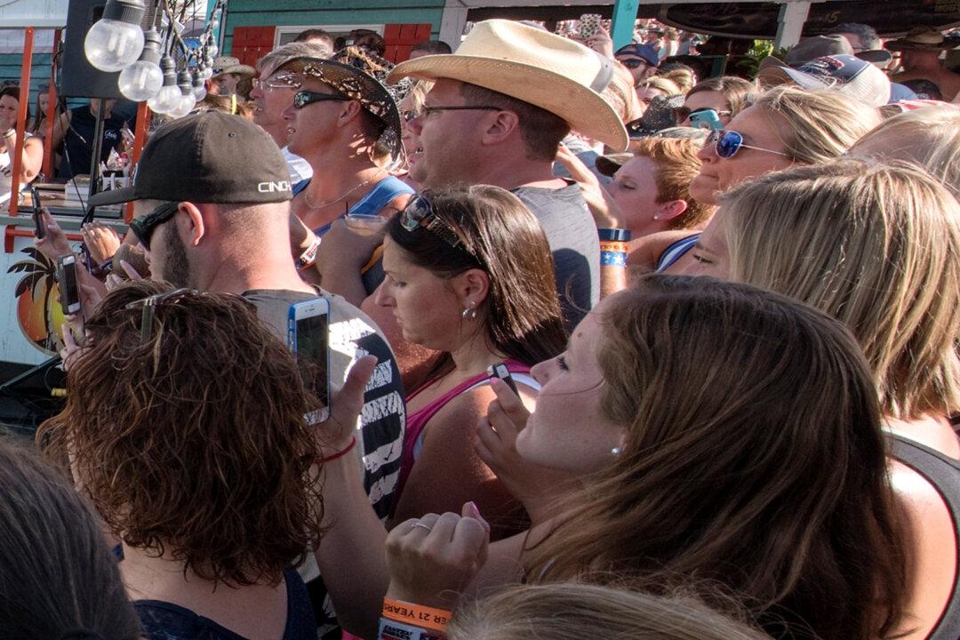 4 Michigan Festivalgoers Dead; 3 Exposed to Carbon Monoxide