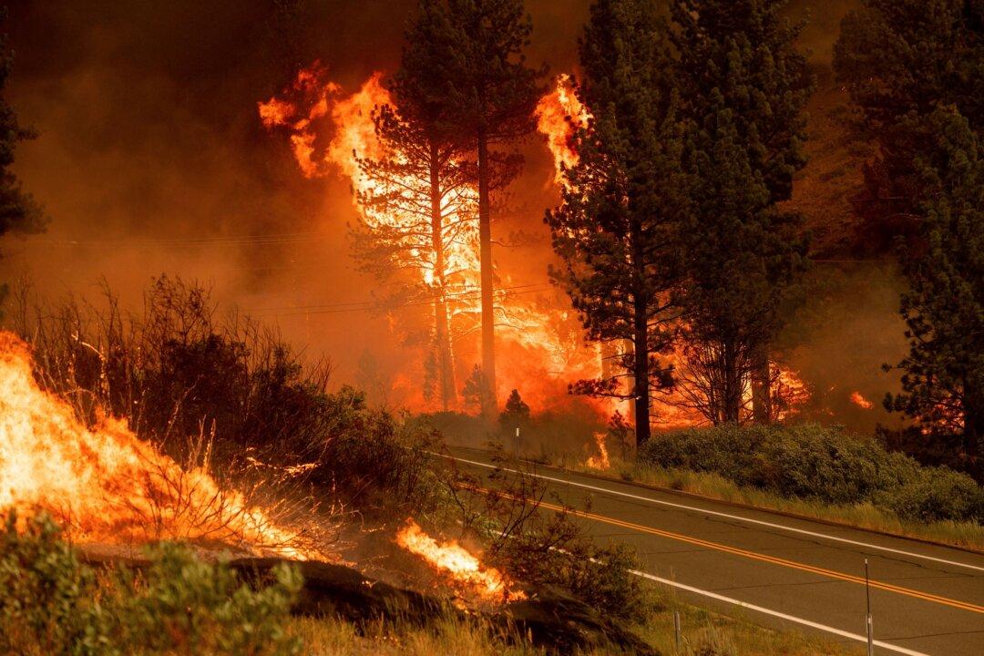 California Fire Prompts Evacuations; Oregon Blaze Balloons