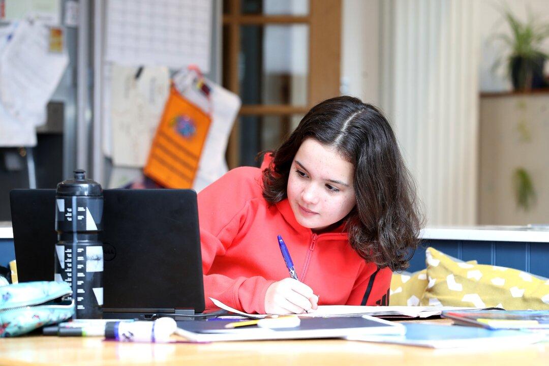 Number of Children Being Home-Educated in UK ‘Rises by 75 Percent’ Amid Lockdowns