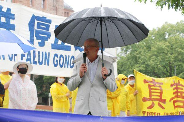Former Conservative MP Wladyslaw Lizon speaks at the rally in Queen's Park, Toronto, on July 17, 2021. (Andrew Chen/The Epoch Times)