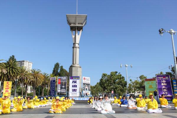 Practitioners meditate in the plaza in front of the San Francisco Ferry Building on July 17, 2021. (Cynthia Cai/The Epoch Times)