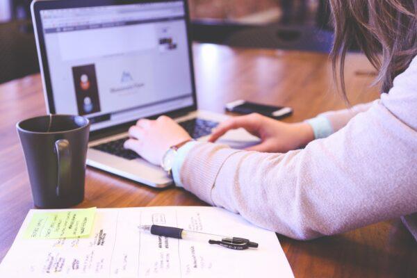 Launching a product that can fulfill a societal need is a good startup idea. (Pexels)