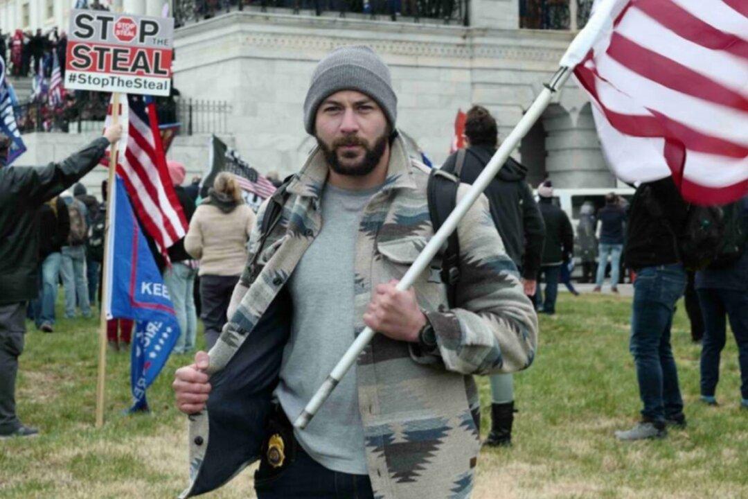 Judge Dismisses Charge Against Former DEA Agent Who Trespassed at Capitol on Jan. 6