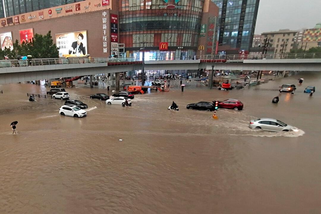 At Least 20 Killed and Thousands Evacuated Amid Torrential Rain, Flooding in Central China