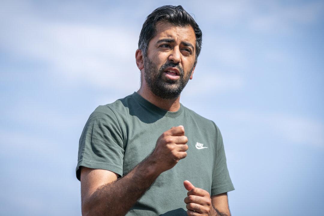 Scottish Health Secretary ‘Sceptical’ About Vaccine Passports but Won’t Rule It Out