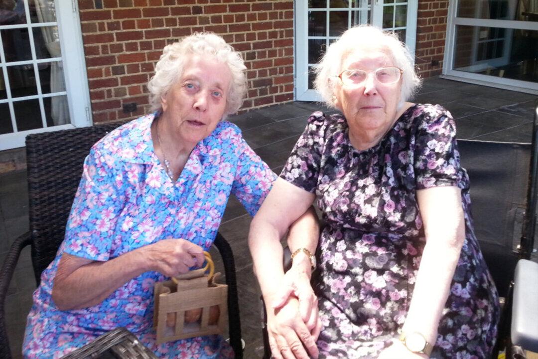 British Twins Aged 101 Meet Each Other Every Week Despite Living 80 Miles Apart