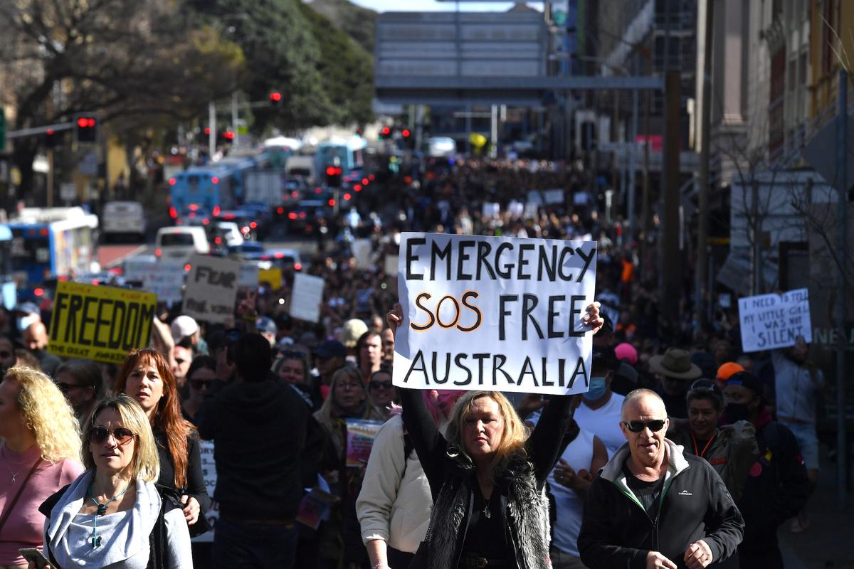 Thousands of Australians Protest Lockdowns in Sydney, Melbourne