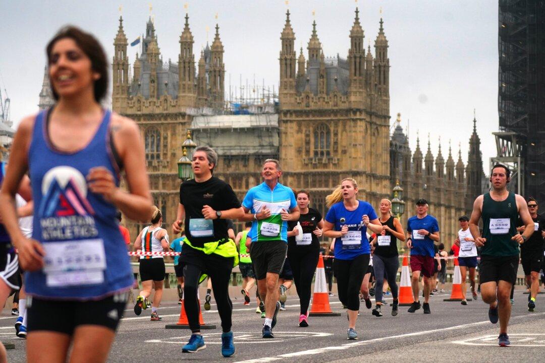 Thousands Run Through London in First Mass 10K Since Lockdown Was Lifted