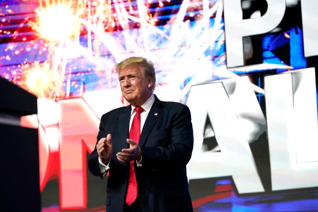 Trump Hails Arizona GOP Senate for Election Audit at Phoenix Rally