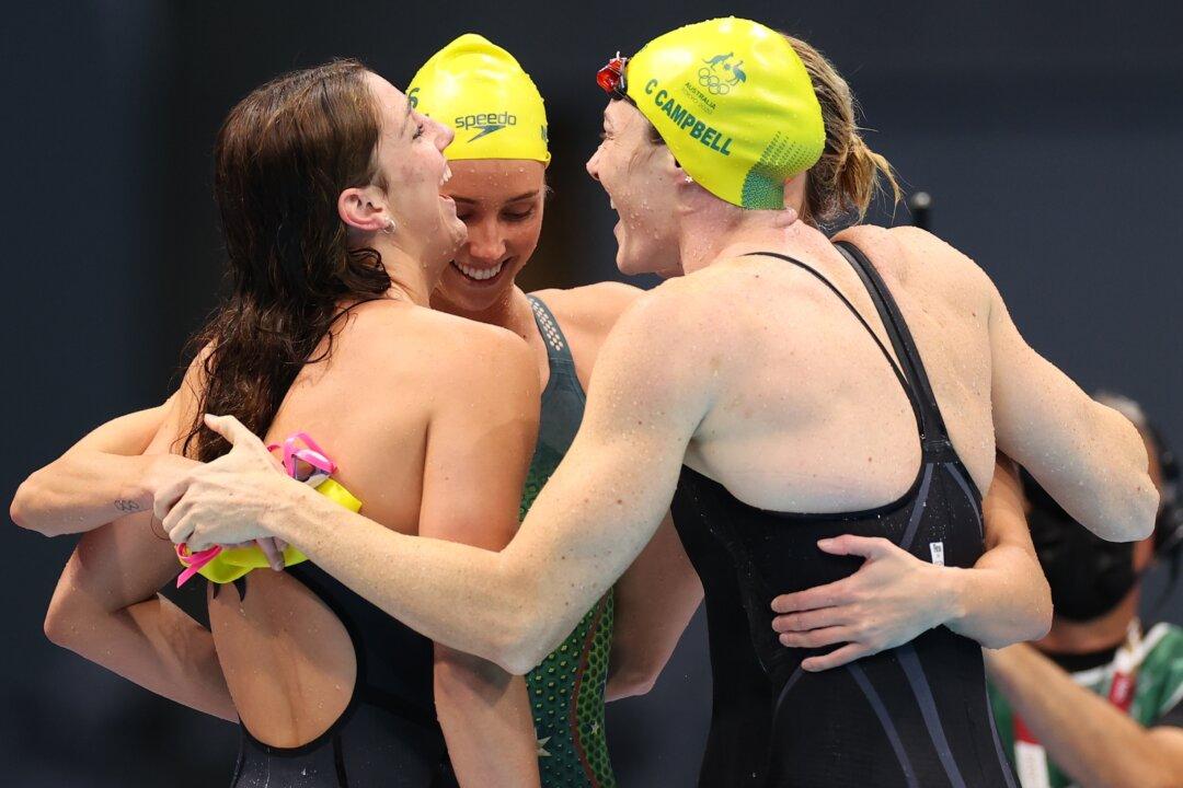 Australia Wins Gold, Sets World Record in Women’s 4x100 Freestyle Relay