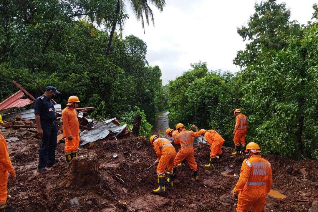 Torrential Rains Kill Over 160 in India, Dozens Trapped in Landslides