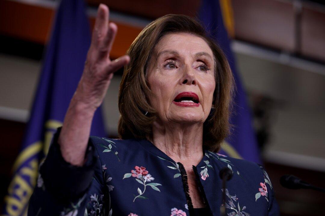 Pelosi: House Won’t Consider Bipartisan Infrastructure Plan Without Reconciliation Proposal