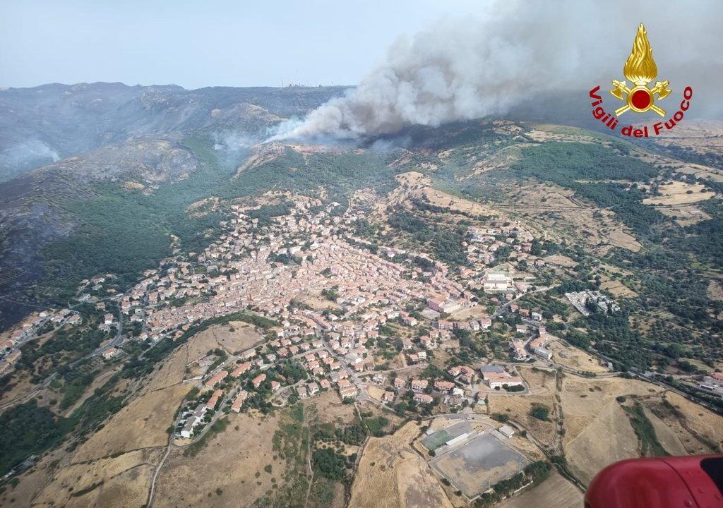 900 Evacuated in Sardinia Wildfires; Greece, France Send Aid