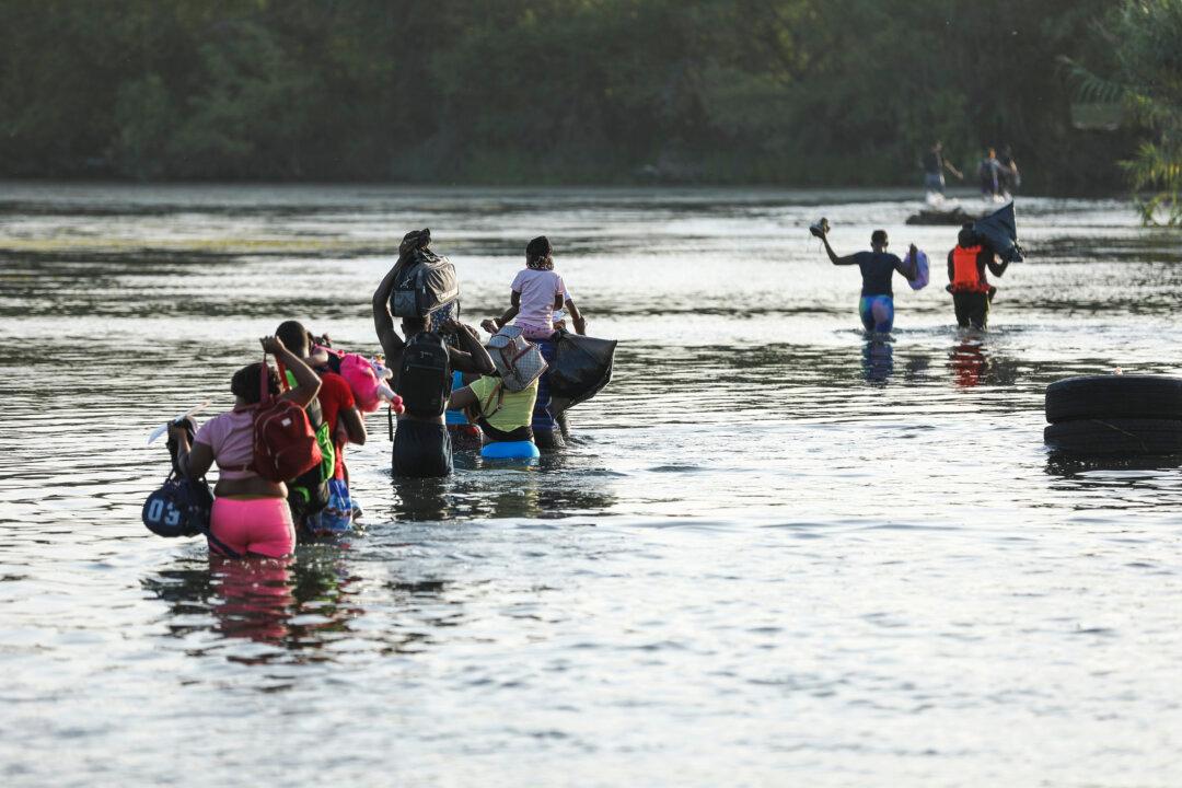 Thousands of Illegal Aliens Force Proxy Ports of Entry to Form Along Border